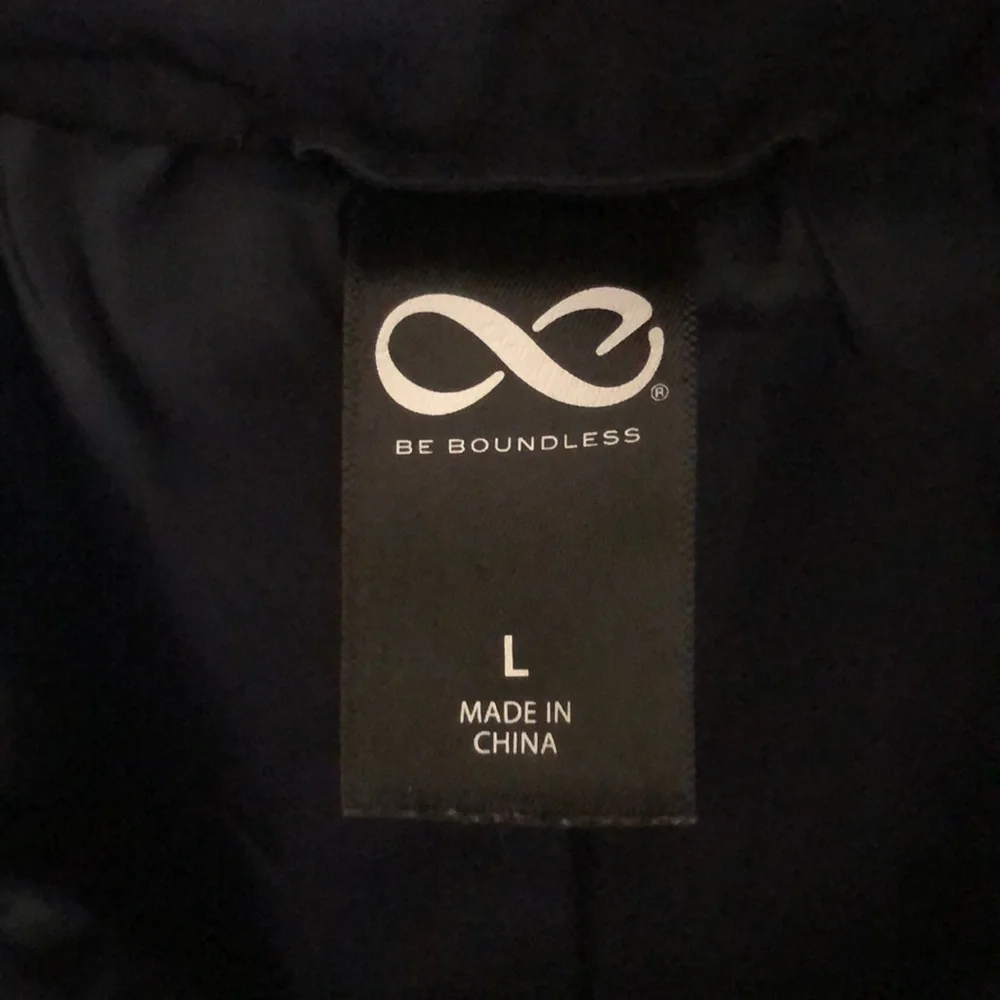 Be Boundless Women’s Thin Raincoat Jacket - Picture 4 of 8